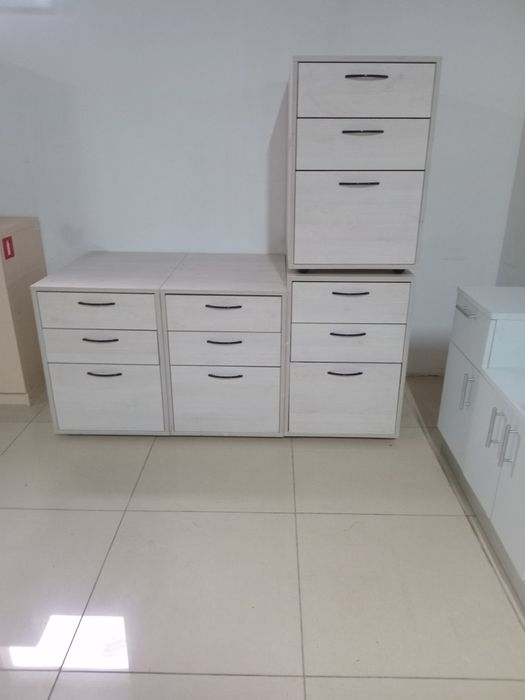 Распродажа шкафы тумбы полиці