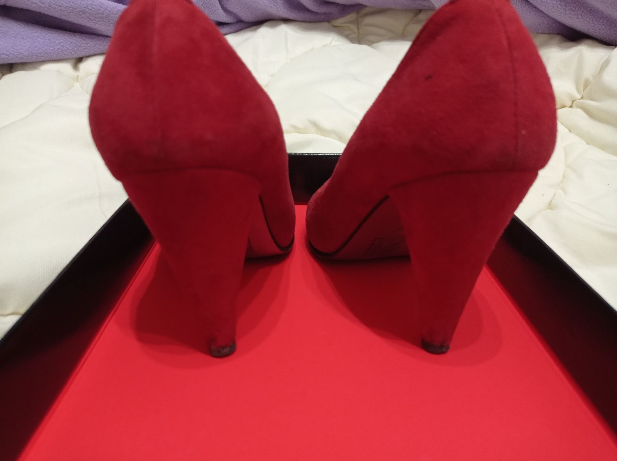 Sapatos clássicos camurça vermelhos 35