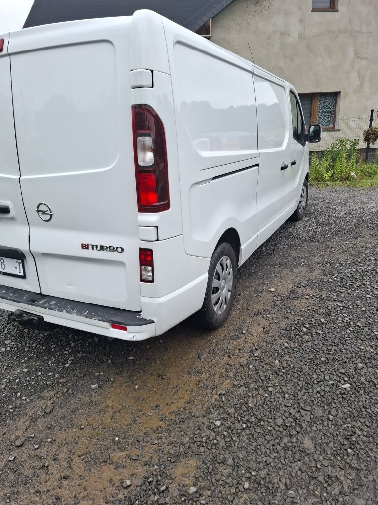 Opel Vivaro 1.6 BiTurbo EcoFLex 145KM 2017r
