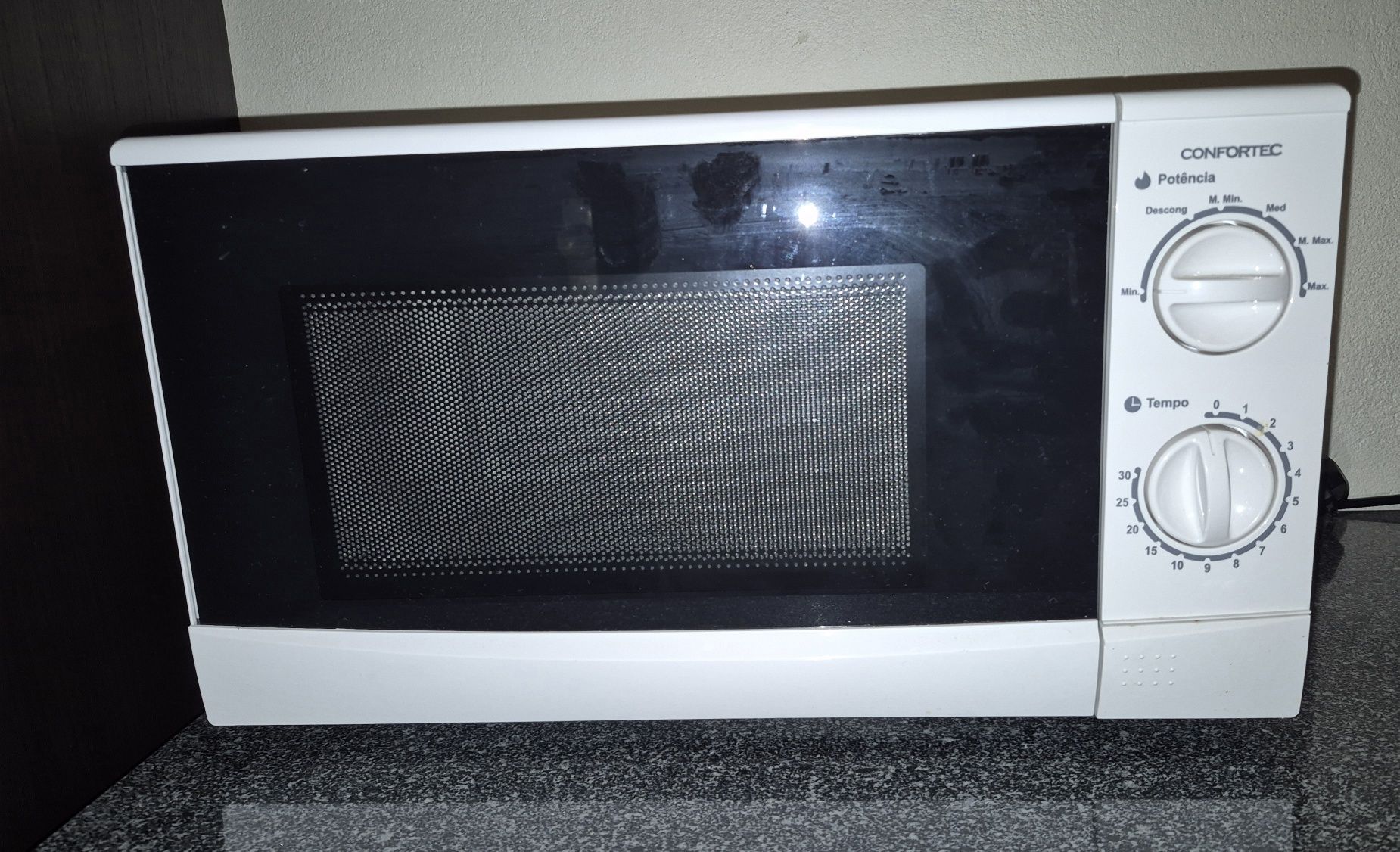 Micro-ondas CONFORTEC MO720W
