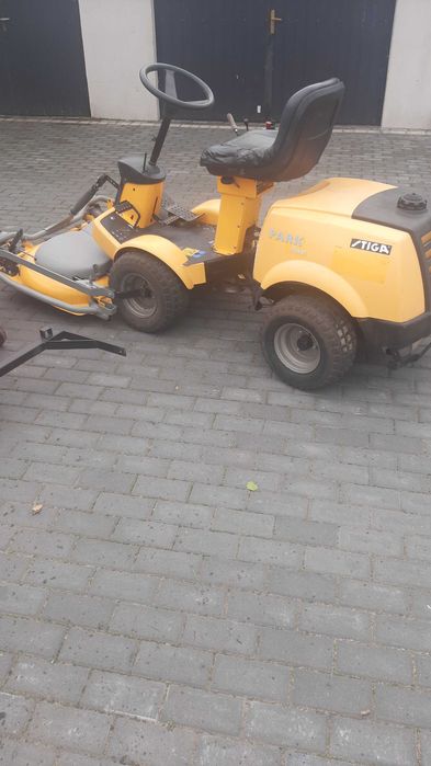 Traktorek kosiarka STIGA PARK zamiatarka V-twin 20HP