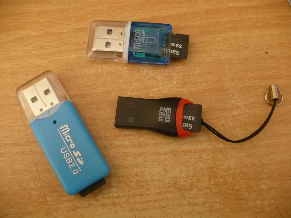 jeden mini pendrive 32GB czytnik micro sd + karta Sandisk