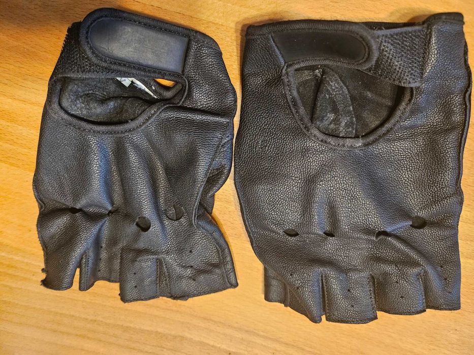 Zestaw 3 par rękawiczek motocyklowych, używane. Tanio !