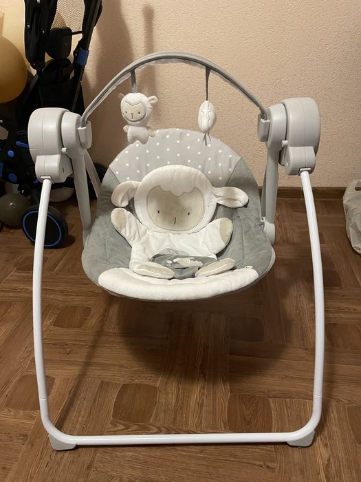 Дитяче крісло-гойдалка, заколисуючий центр