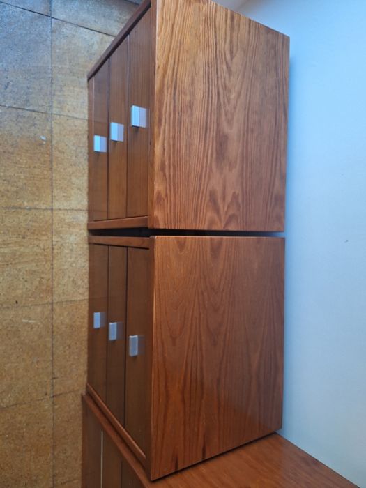 Mobília de quarto em madeira