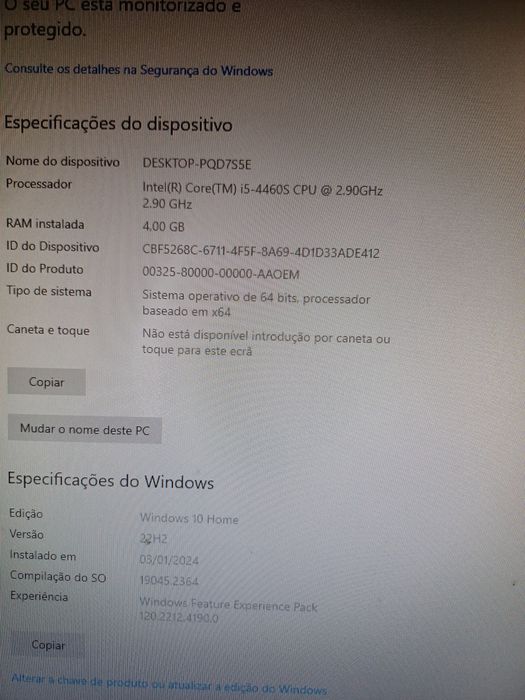Torre de computador com monitor