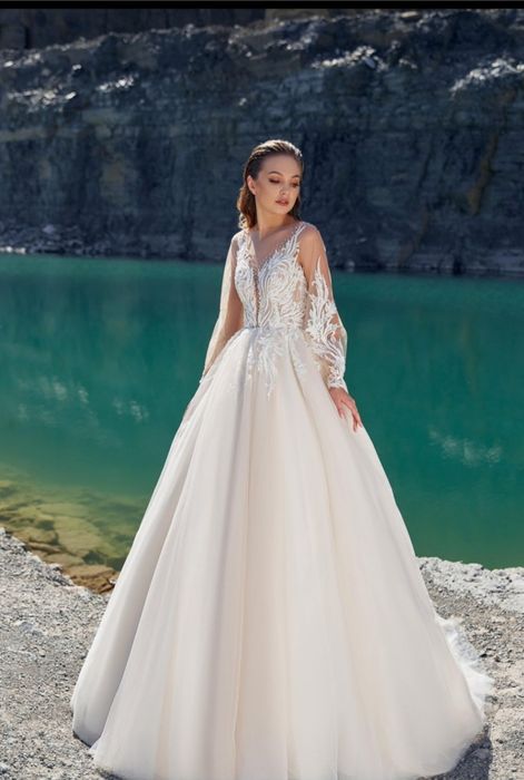 Продам нові весільні плаття