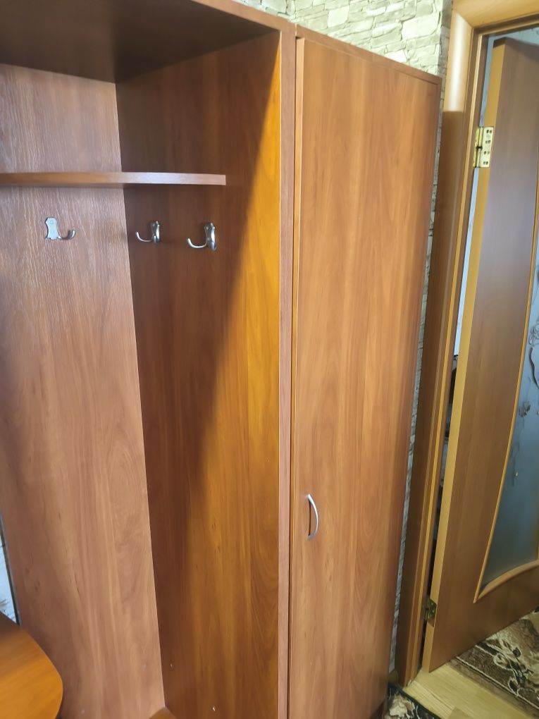 Продається прихожа в коридор