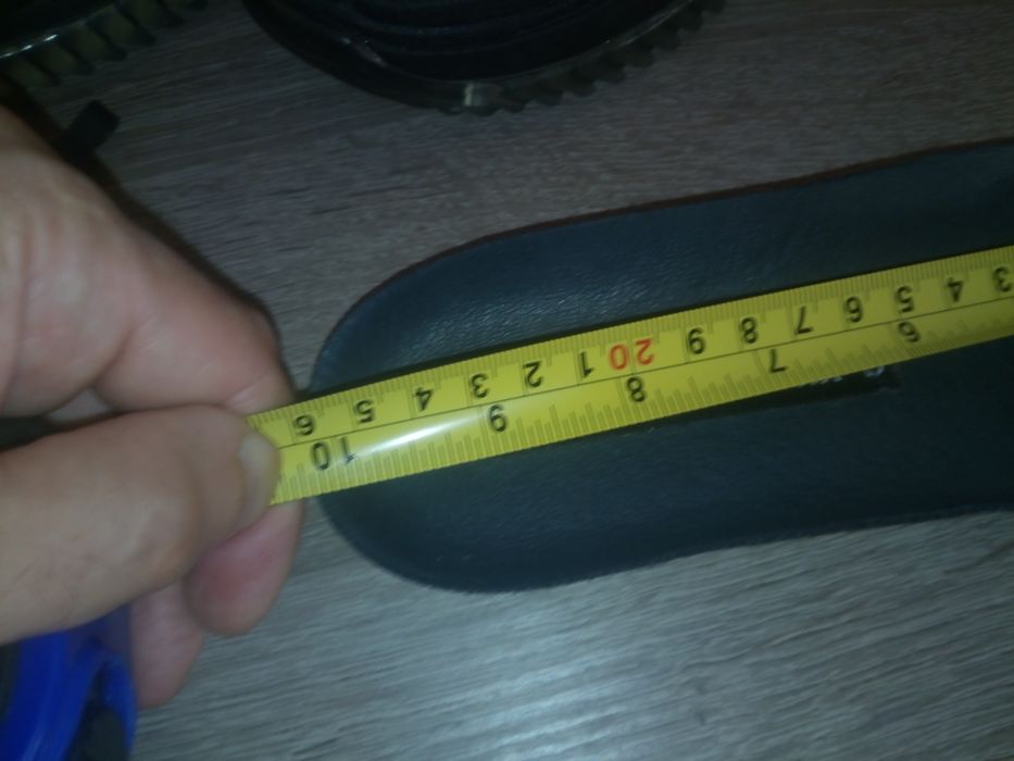 Продам, крутые,новые кроссовки,кожаные,женские, 39 размер,