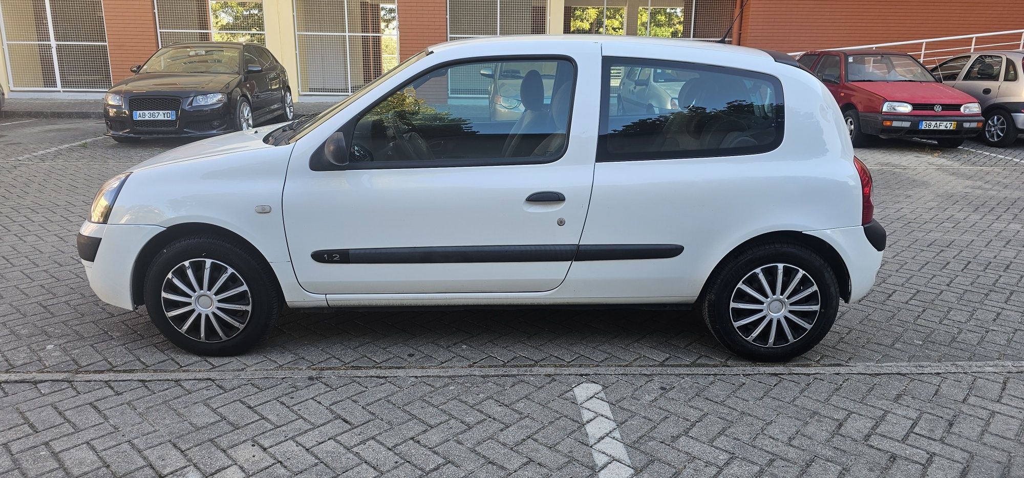 Renault Clio 1.2 gasolina impecável 05