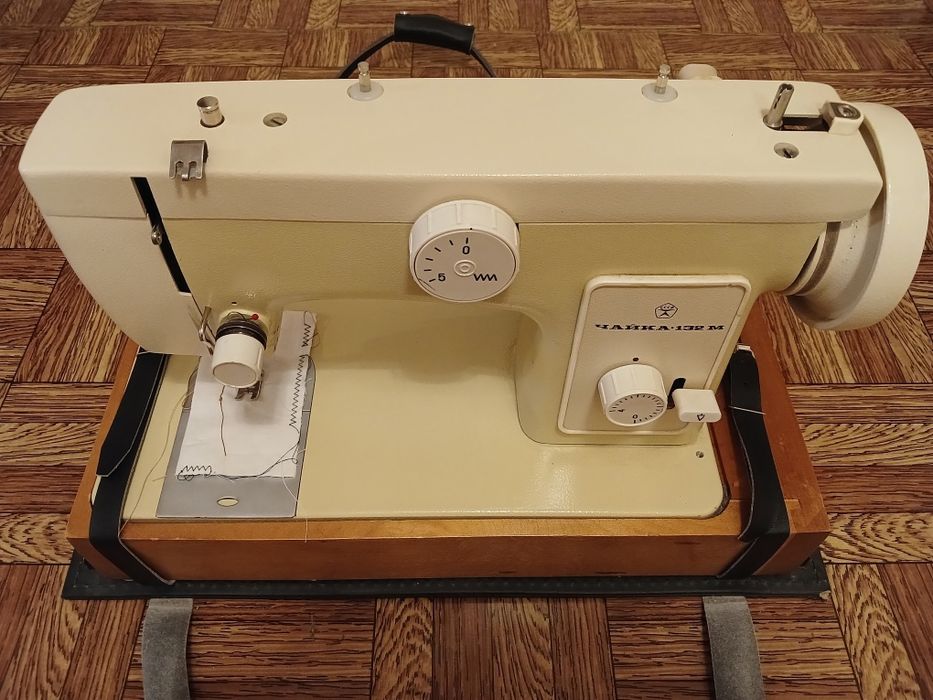 Швейная машинка ( Швейна машинка ) " Чайка" 132-М