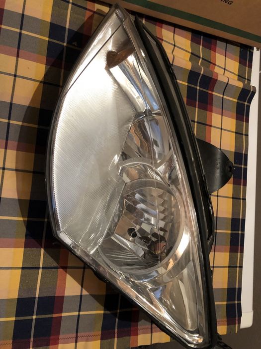 Ford Focus 01" Farol esquerdo
