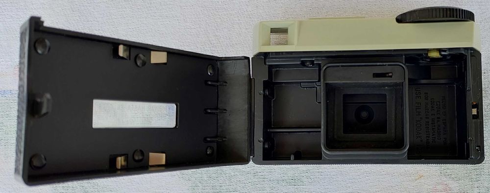 Máquina Fotográfica KODAK Instamatic 25