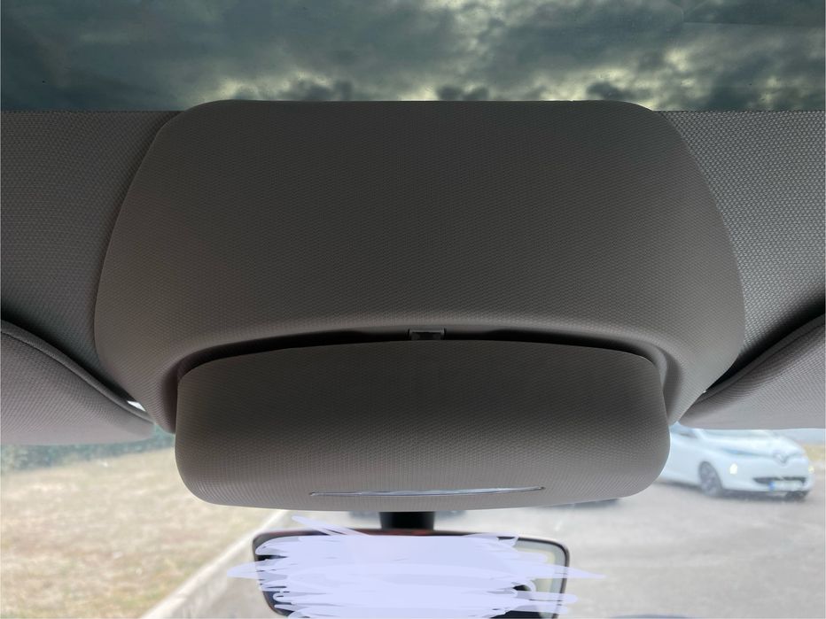 Держатель для очков в Tesla model Y