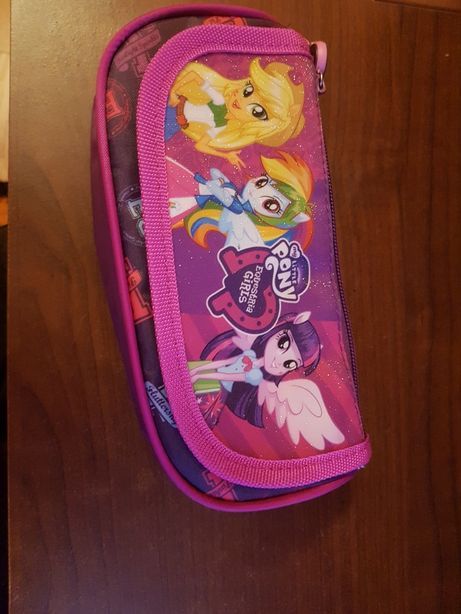 Piórnik dla dziewczynki.