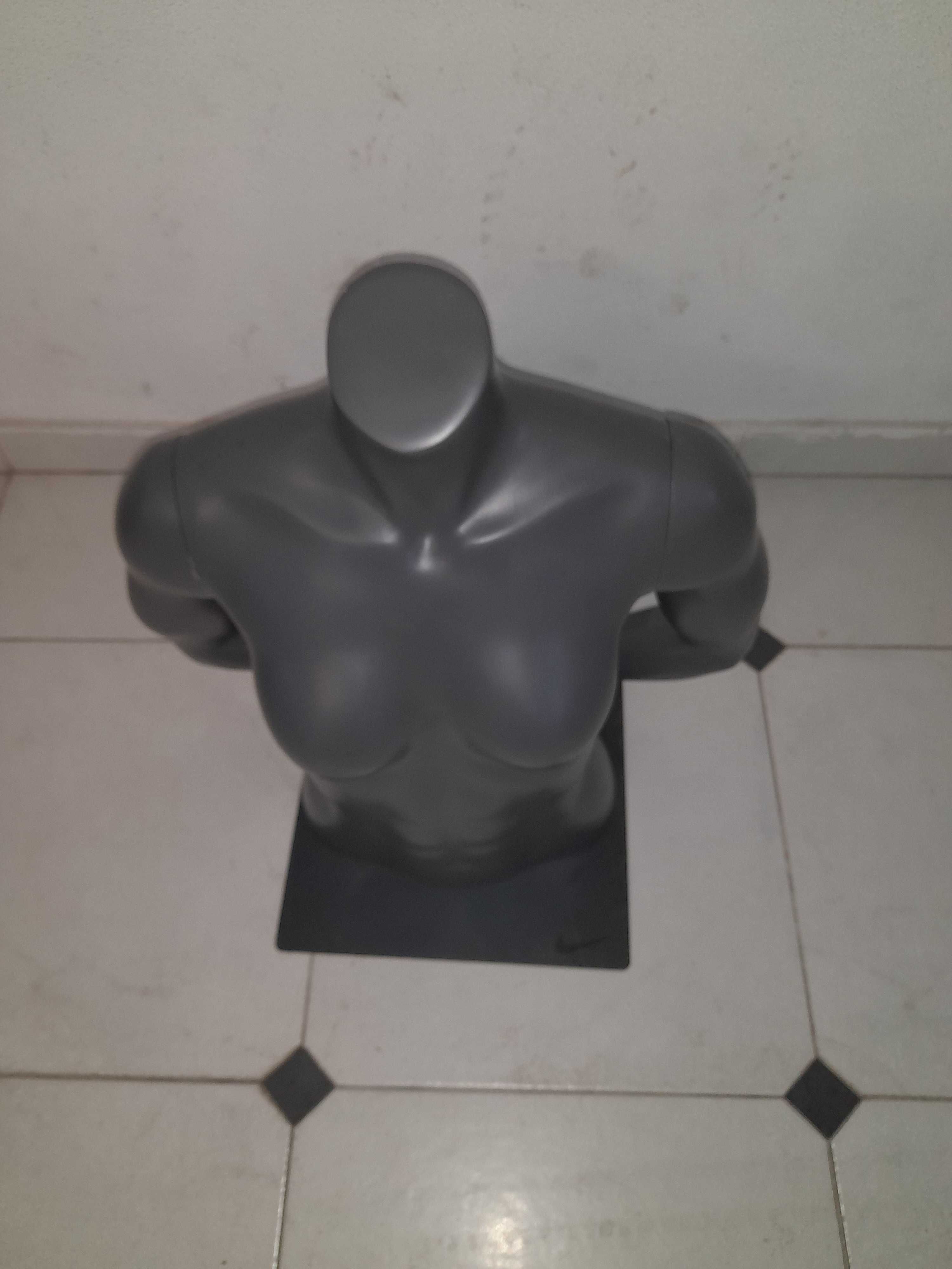 Manequim mulher com base para mesa