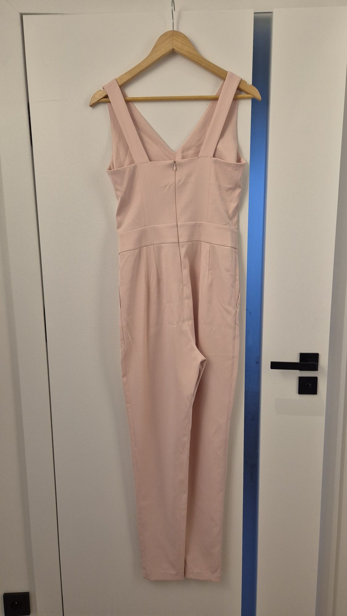Elegancki kombinezon pudrowy róż 36 ABS Sigma