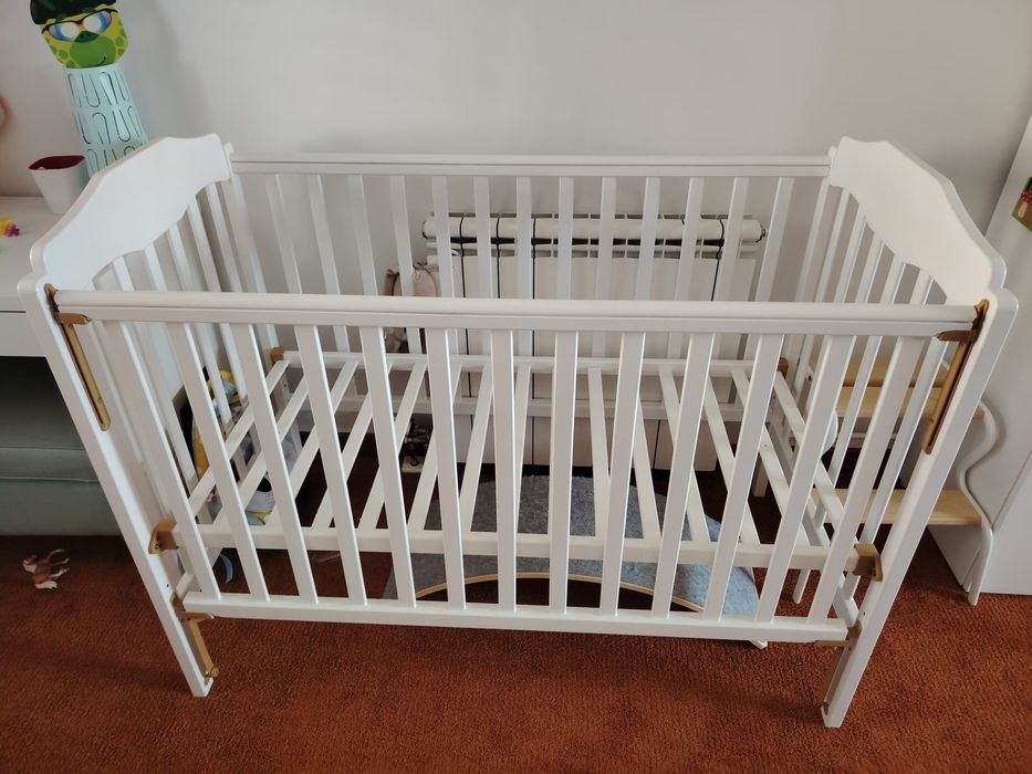Berço/cama de grades com colchão