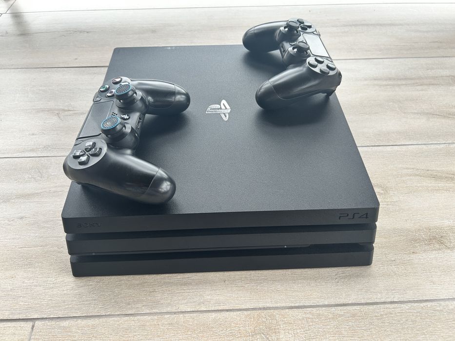 Ps 4 pro 1tb 2 джойстика