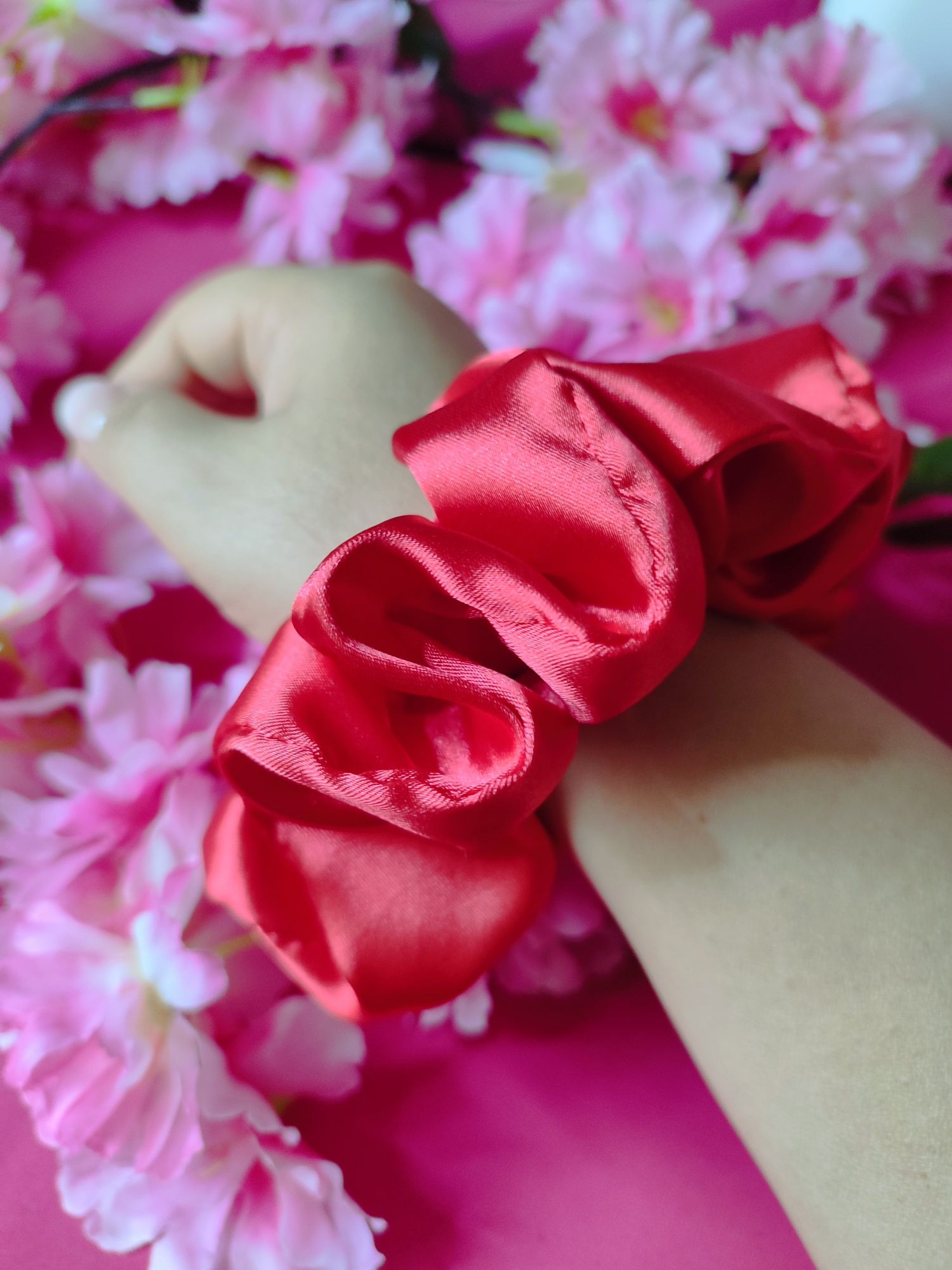 Scrunchie do włosów rozm L Satyna Czerwień