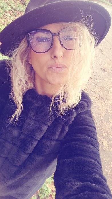 Czarny kapelusz damski wiosenno Jesienny