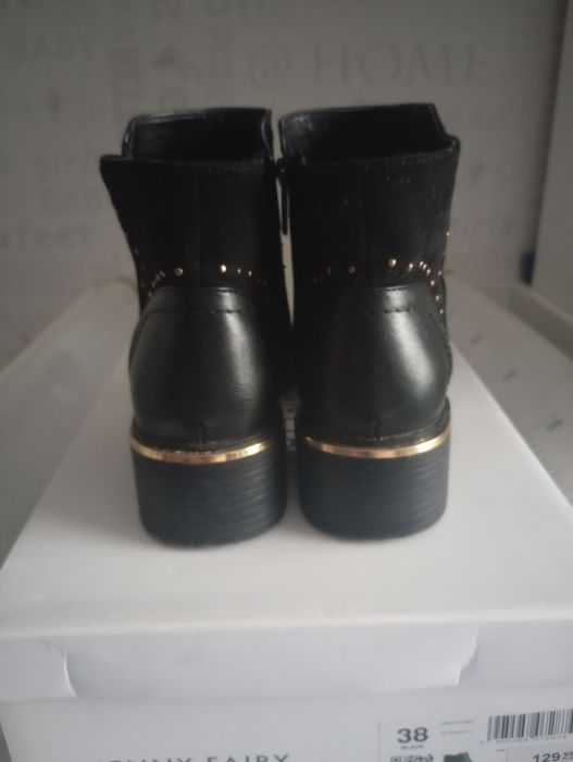 Krótkie kozaczki dodatki złote ocieplane