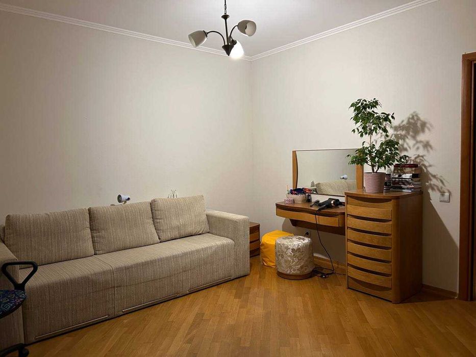 Продам видову трикімнатну квартиру Київ Левка Лук'яненка 29 Оболонь