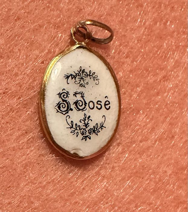 Medalha em esmalte com aro em ouro-S.Jose.