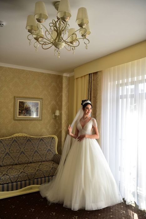 Весільна сукня .