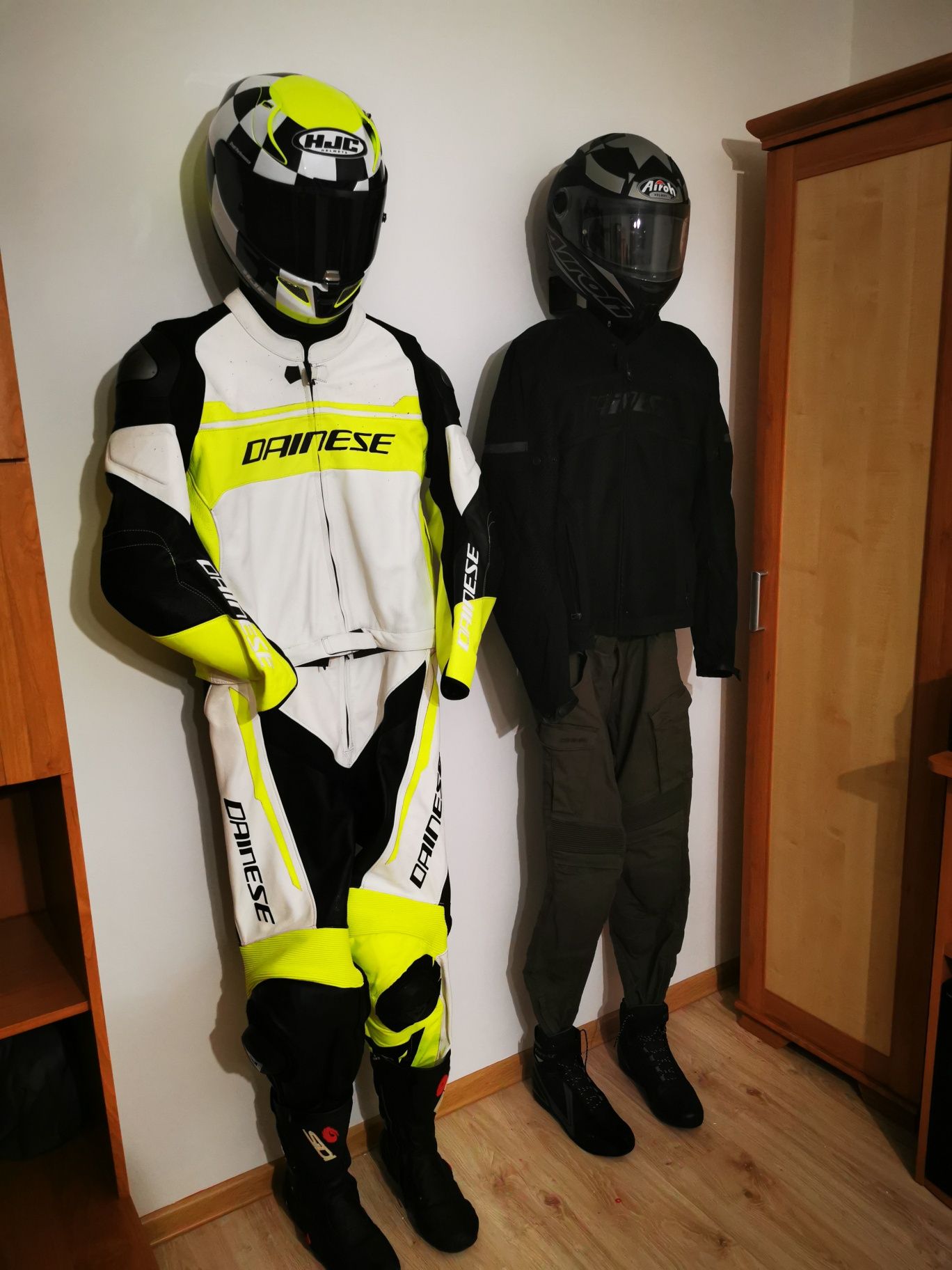 Wieszaki 2szt na kombinezon i kask motocyklowy (CBR, r1, r6, GS, zxr)