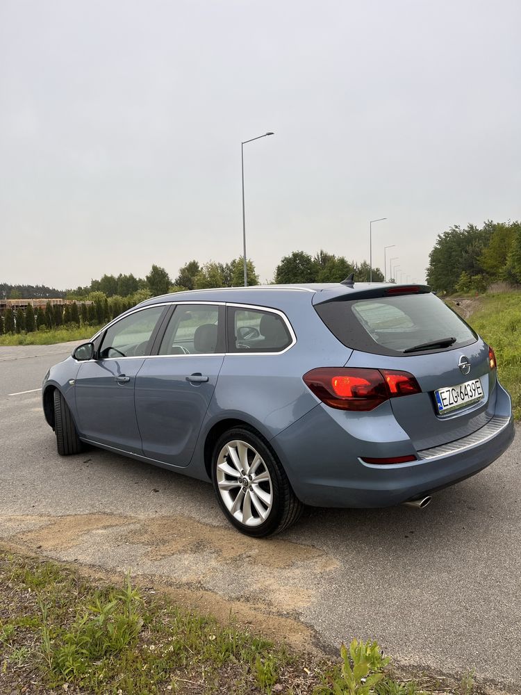 Opel Astra J 2011r b.wyposażenie 1.4T 140Km