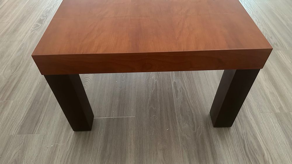Vendo mesa de centro Disarte em cerejeira (tampo) e wangue (pés)