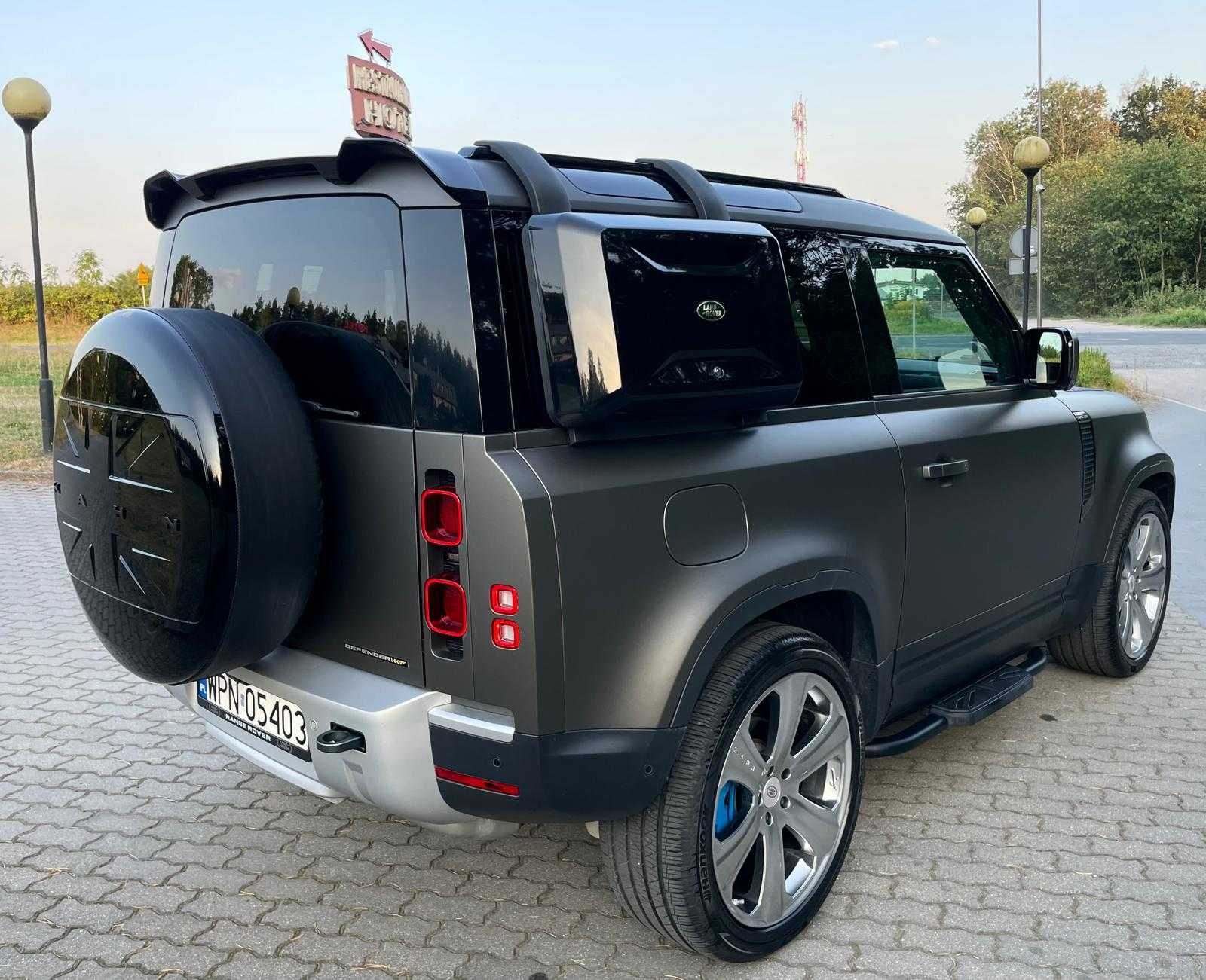 Land Rover Defender z 2021 w wersji Khan Project 007 James Bond 300 KM