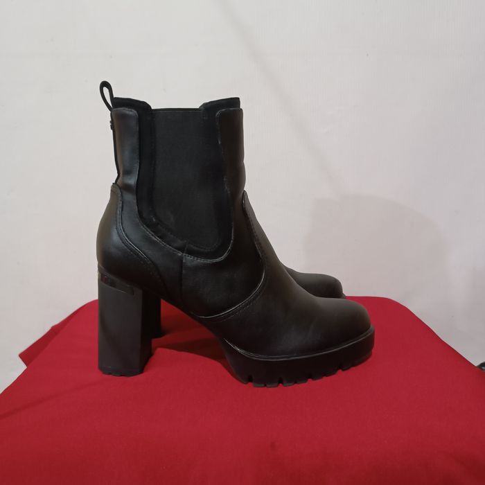 Botki GUESS – Sabina FL8SAB ELE10 BLACK roz,40 budki kalosze