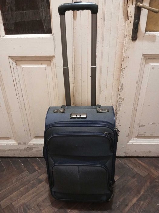 Чемодан пересувний з ручкою і на колесах б/в 50х23х33.5 см