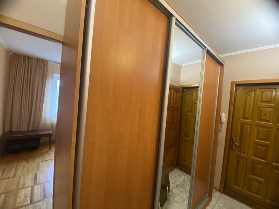 Продам 2-х кімнатну квартиру з меблями, технікою, гаражом