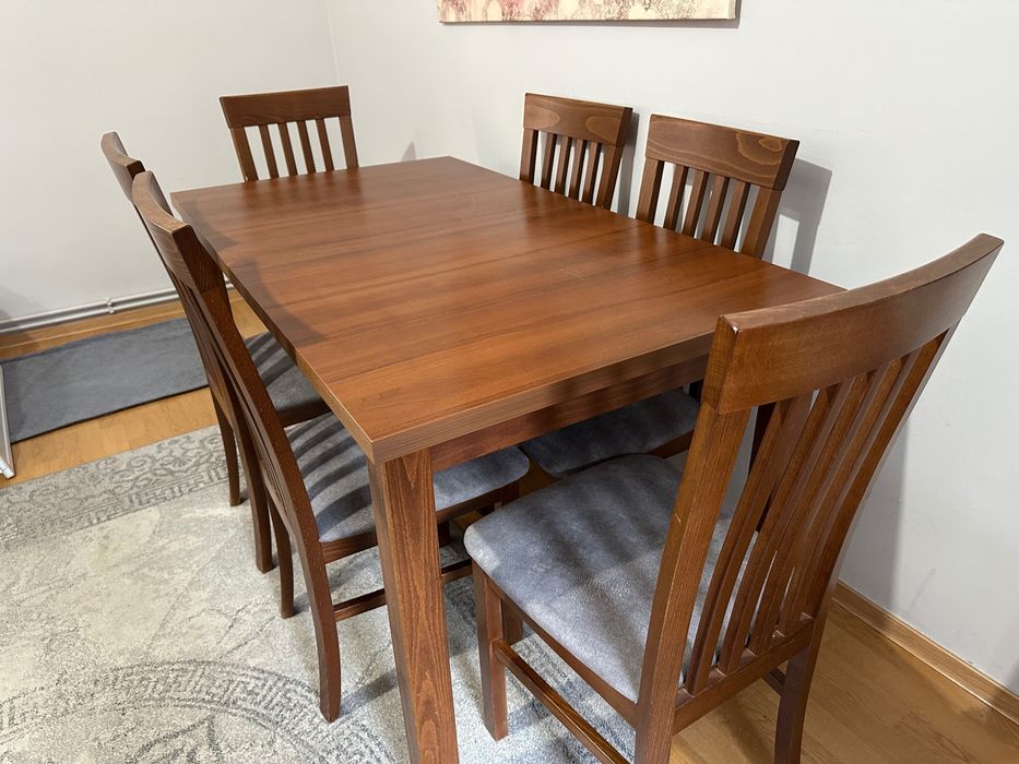 Stół rozkładany z krzesłami