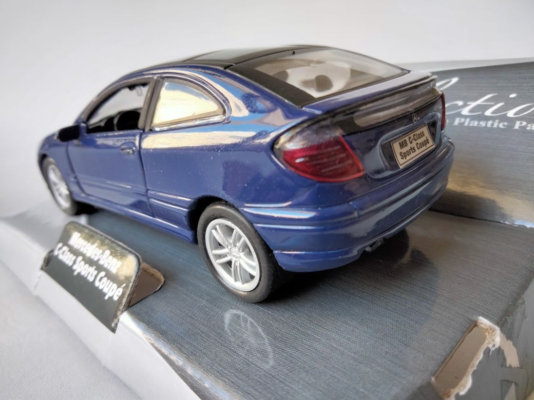1:36 Mercedes C-Class Sports Coupé Kompressor (2002)