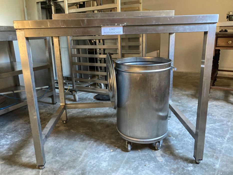 Bancada para Lixo Orgânico c/ Balde 100lt Incluído INOX 100x75x85cm