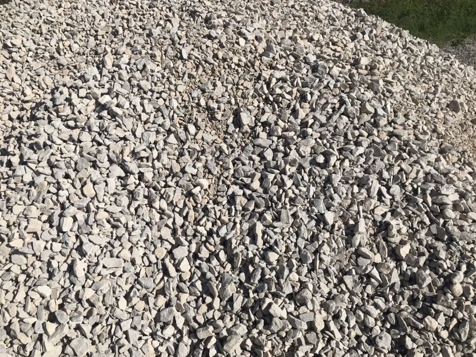 Ziemia przesiewana, piach, kruszywo, gruz kruszony . Transport .