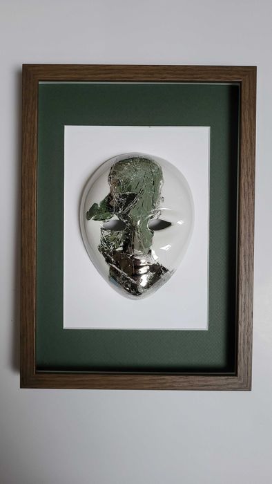 Maska ceramiczna malowana ręcznie oprawiona w ramy- obraz