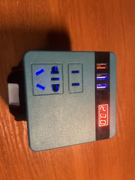 Інвертор живлення з виходом 220 В для акумуляторів Makita LXT 18 В