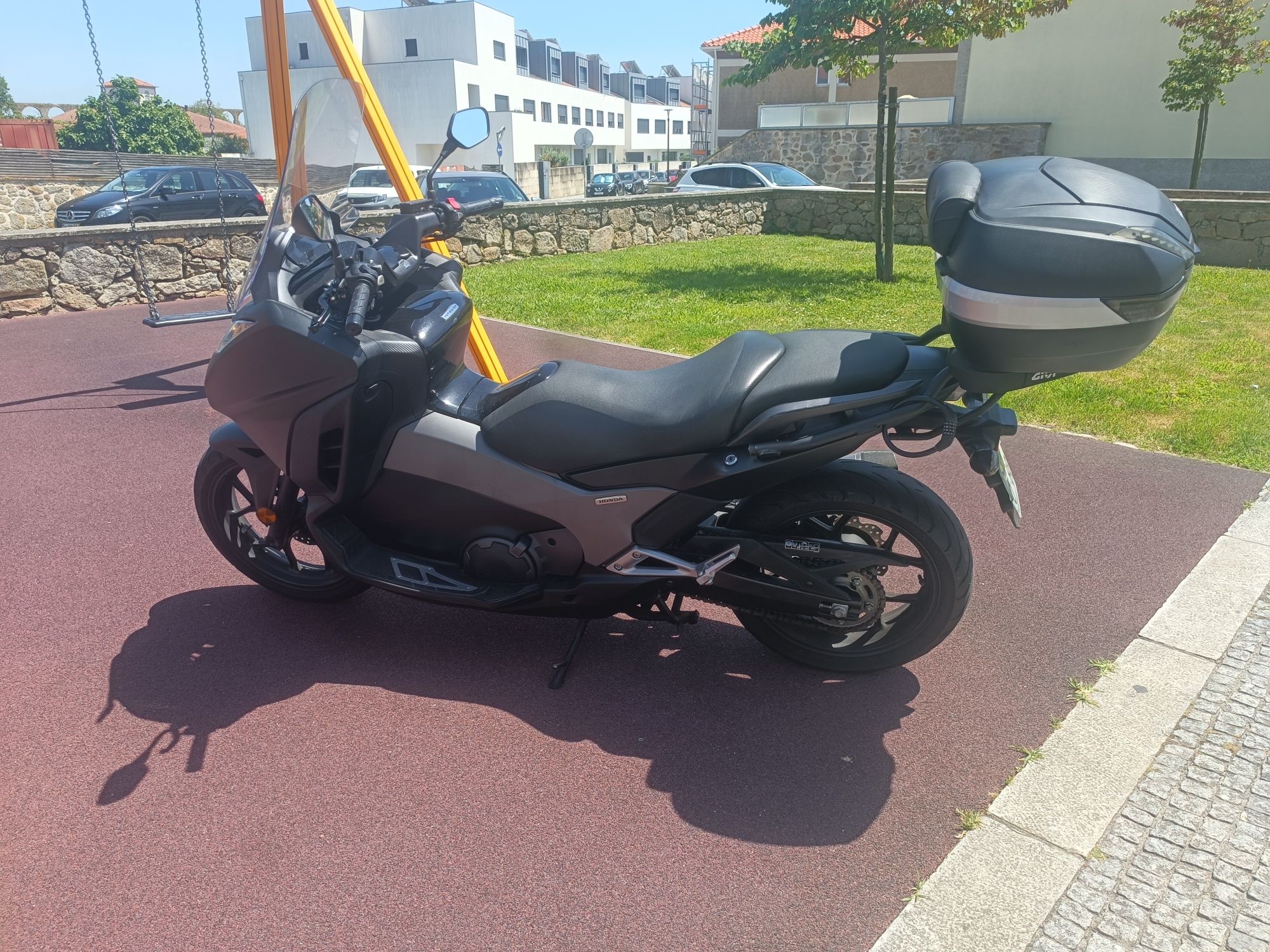 Honda integra 750