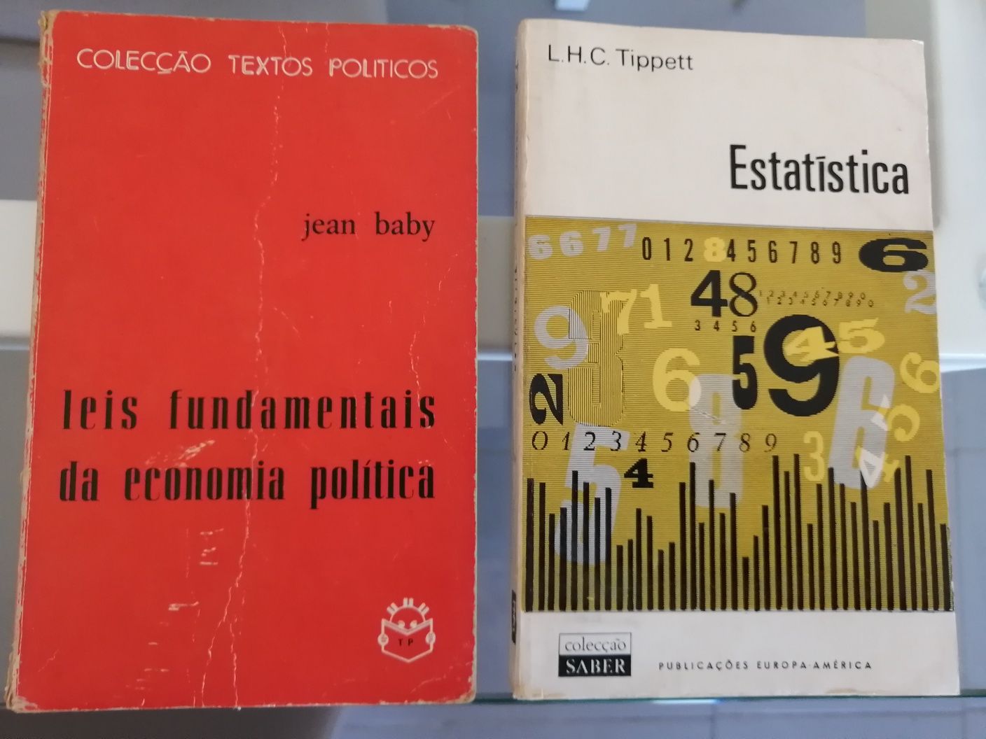 Vários livros antigos