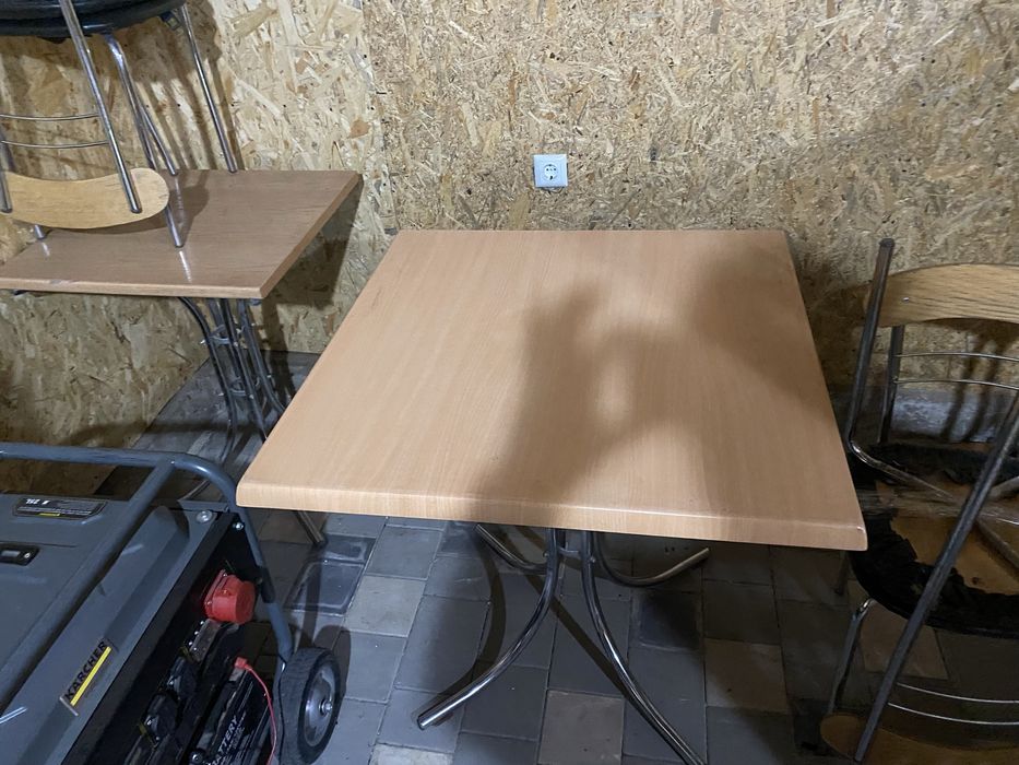 Столи та стілці для кафе, будинки та дачі