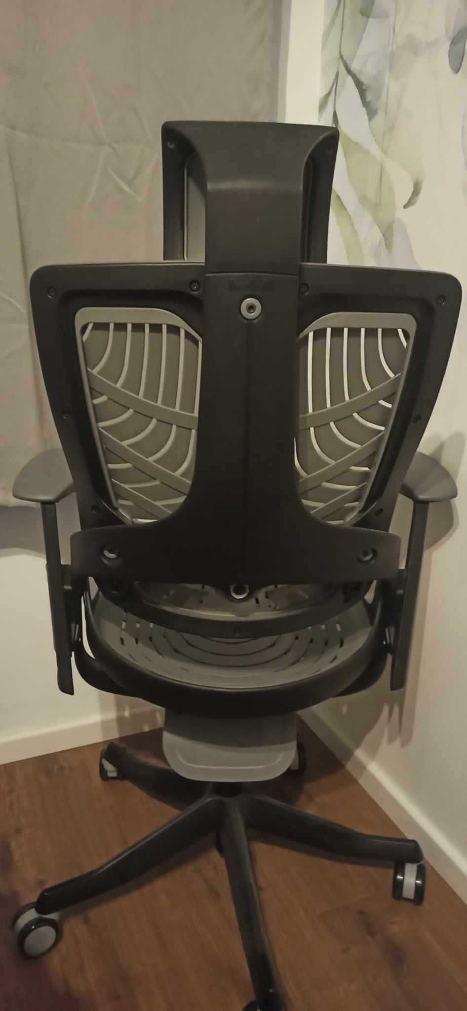 Fotel ergonomiczny obrotowy WAU 2 Elastomer - Czarno-szary