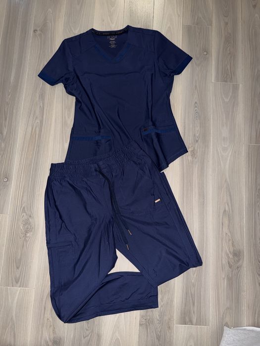 Женский медицинский костюм FORM от Cherokee 360 stretch