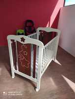 Cama de grades/berço da marca Trama (grupo Bébécar)
