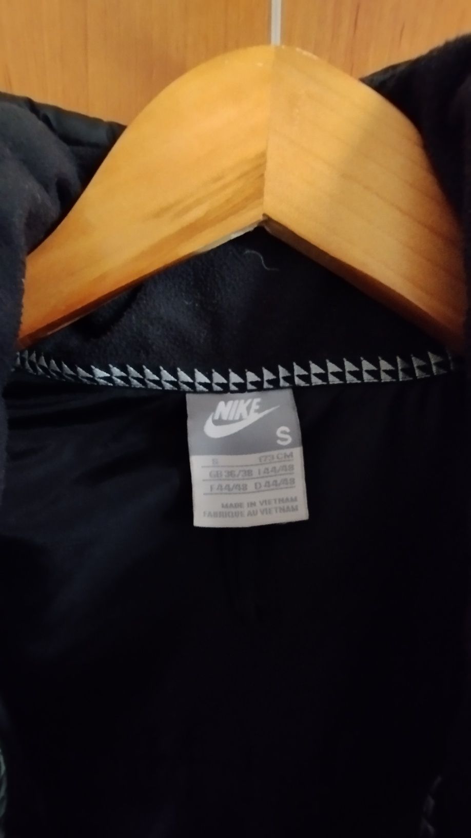 Срочно продам мужской пуховик nike