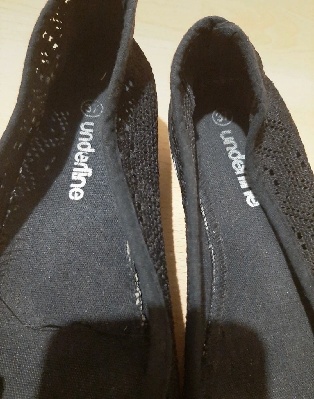 Czarne buty damskie na koturnie 4 cm underline